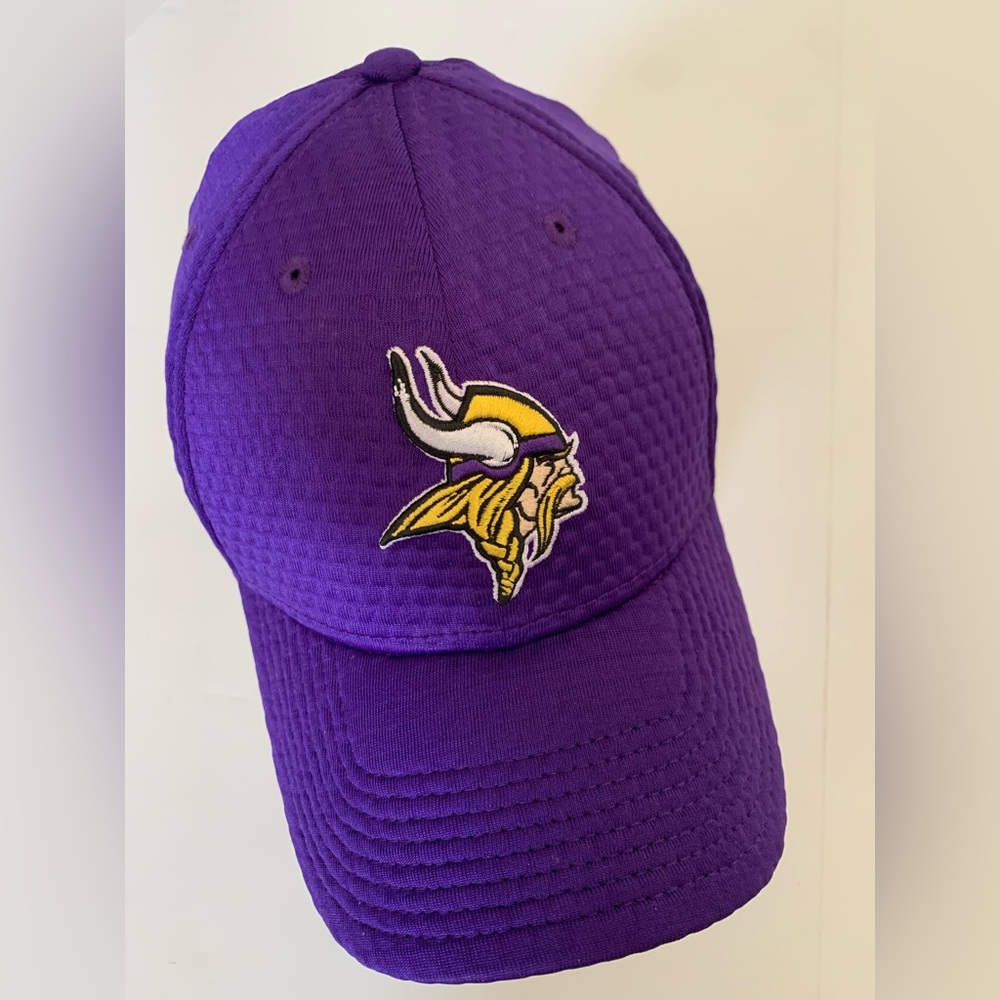 NWOT Minnesota Vikings New Era Flex Soft Quilt Hat - Size Medium/Large